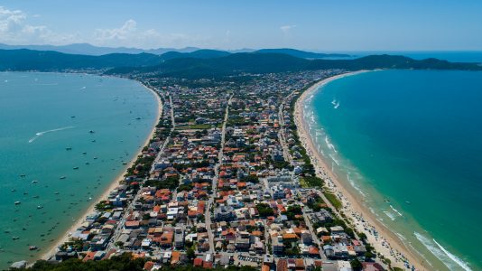 Vista aérea das praias de Bombinhas